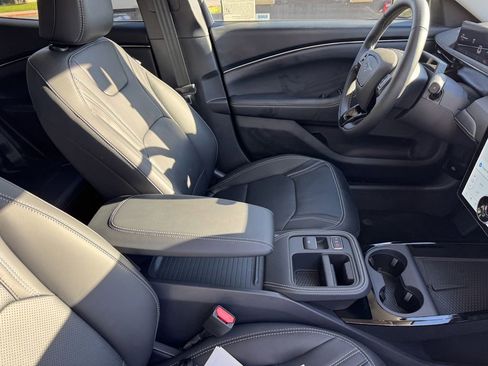 Used 2025 Ford Mustang Mach-E Premium image 6