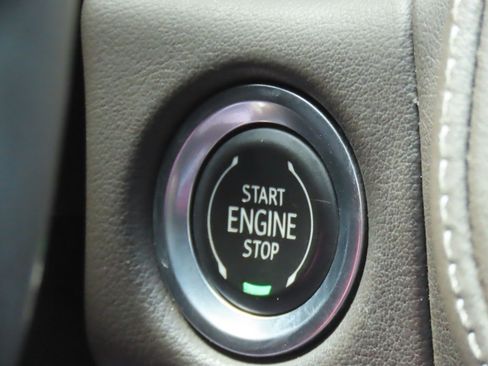 Used 2021 Chevrolet Suburban Z71 AWD/4WD image 31