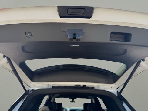 Used 2023 Chevrolet Traverse LT image 10