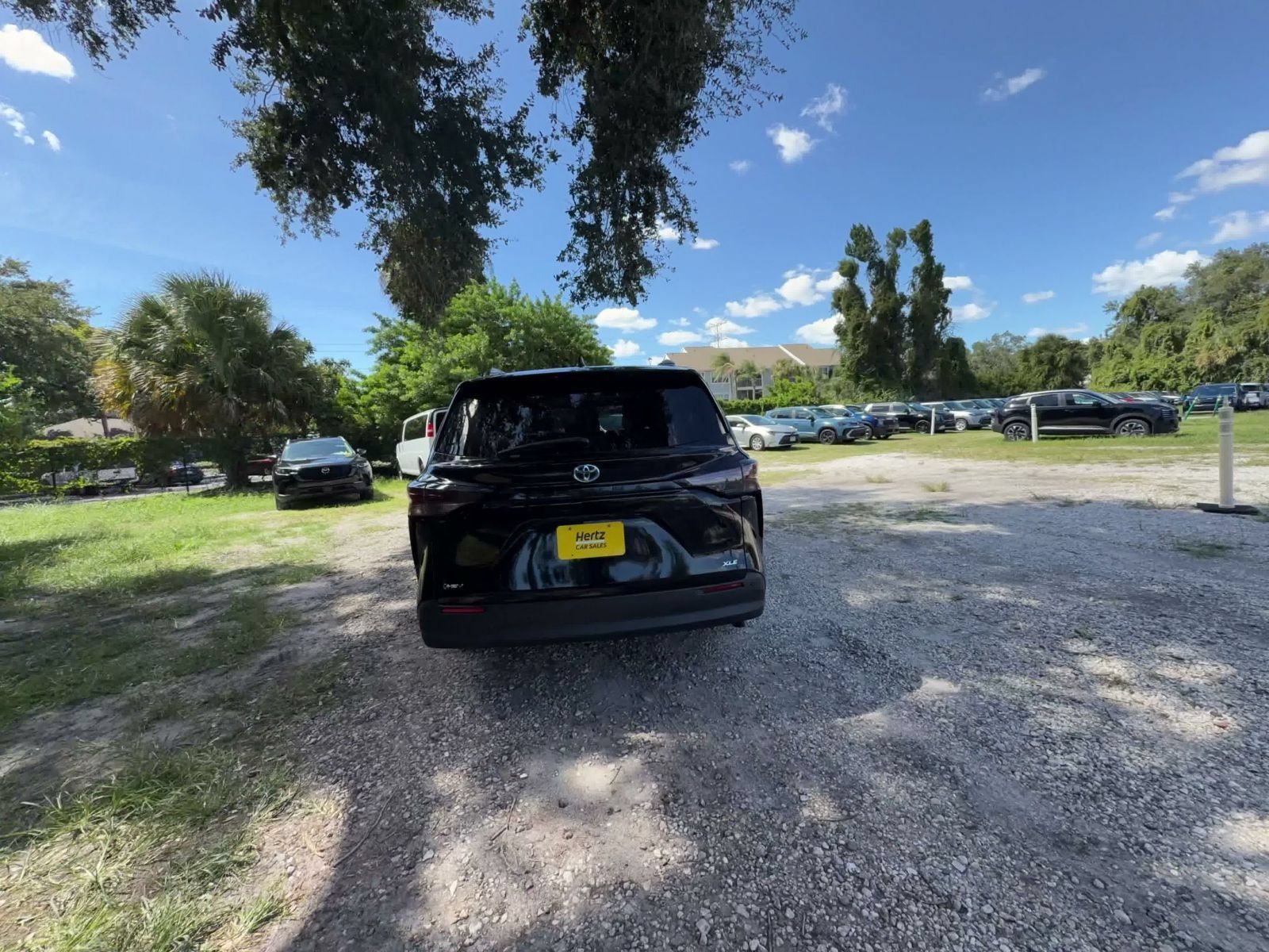 Used 2025 Toyota Sienna XLE FWD image 9