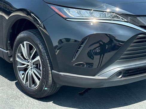 Used 2022 Toyota Venza LE image 25