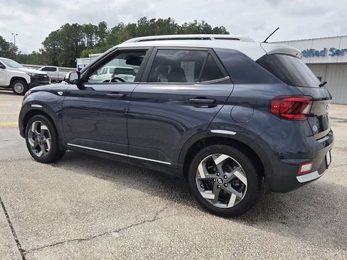 Used 2023 Hyundai Venue Limited FWD image 4