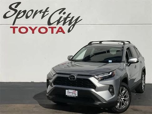 Used 2025 Toyota RAV4 XLE Premium image 1