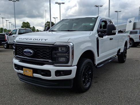 Certified 2025 Ford F350 XL w/ STX Appearance Package AWD/4WD image 4