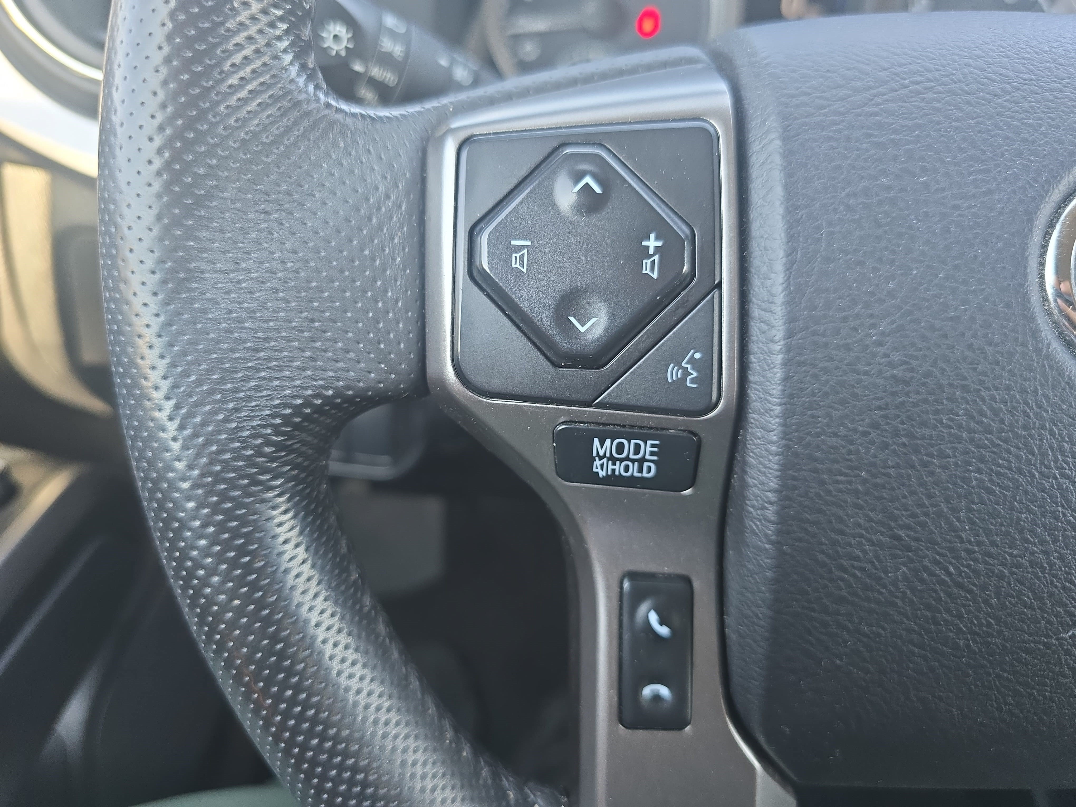 Used 2022 Toyota Tacoma SR5 RWD image 16