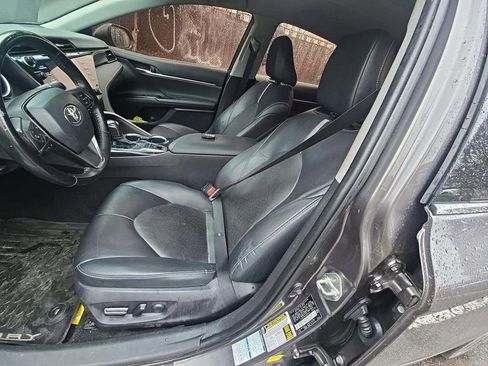 Used 2020 Toyota Camry XSE image 5