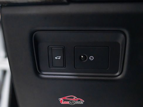 Used 2018 Land Rover Range Rover Long Wheelbase Supercharged image 40