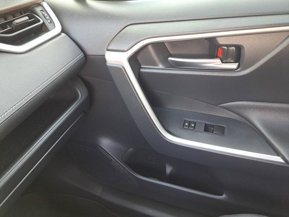 Used 2019 Toyota RAV4 XLE FWD image 34