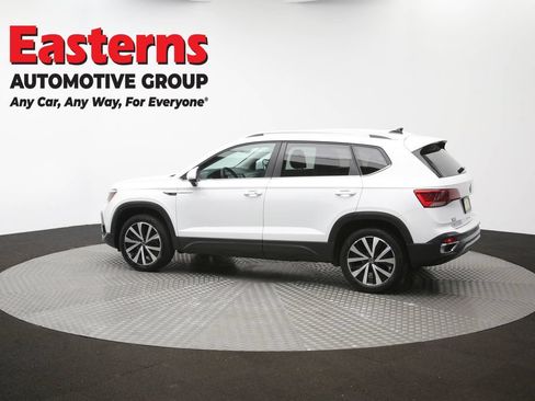 Used 2024 Volkswagen Taos SE FWD image 60