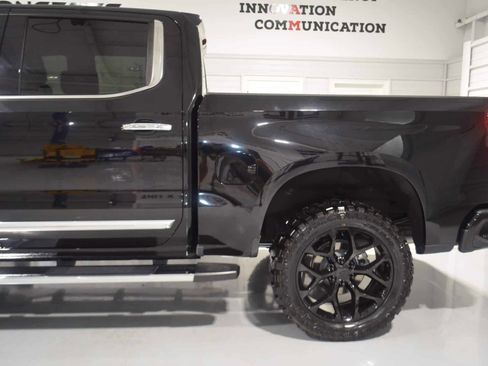 Used 2024 Chevrolet Silverado 1500 High Country AWD/4WD image 6
