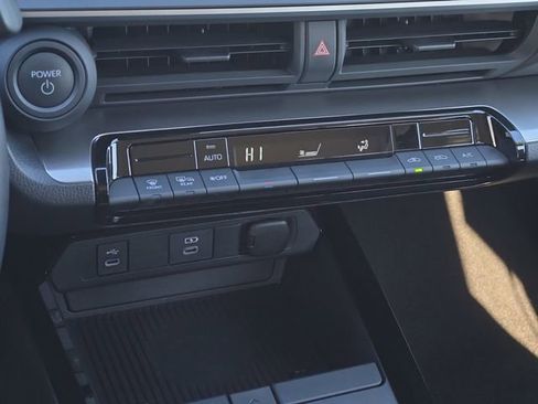 Used 2025 Toyota Prius LE image 20