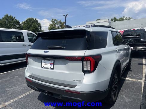Used 2026 Ford Explorer ST-Line AWD/4WD image 3
