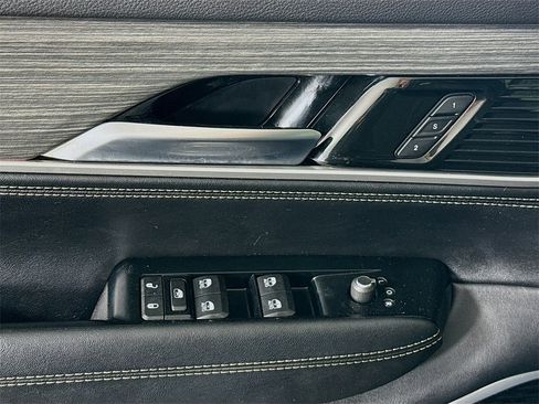 Used 2022 Jeep Wagoneer Series III w/ Premium Group I image 27