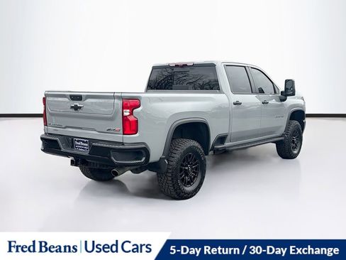 Used 2024 Chevrolet Silverado 2500 ZR2 w/ Technology Package image 8