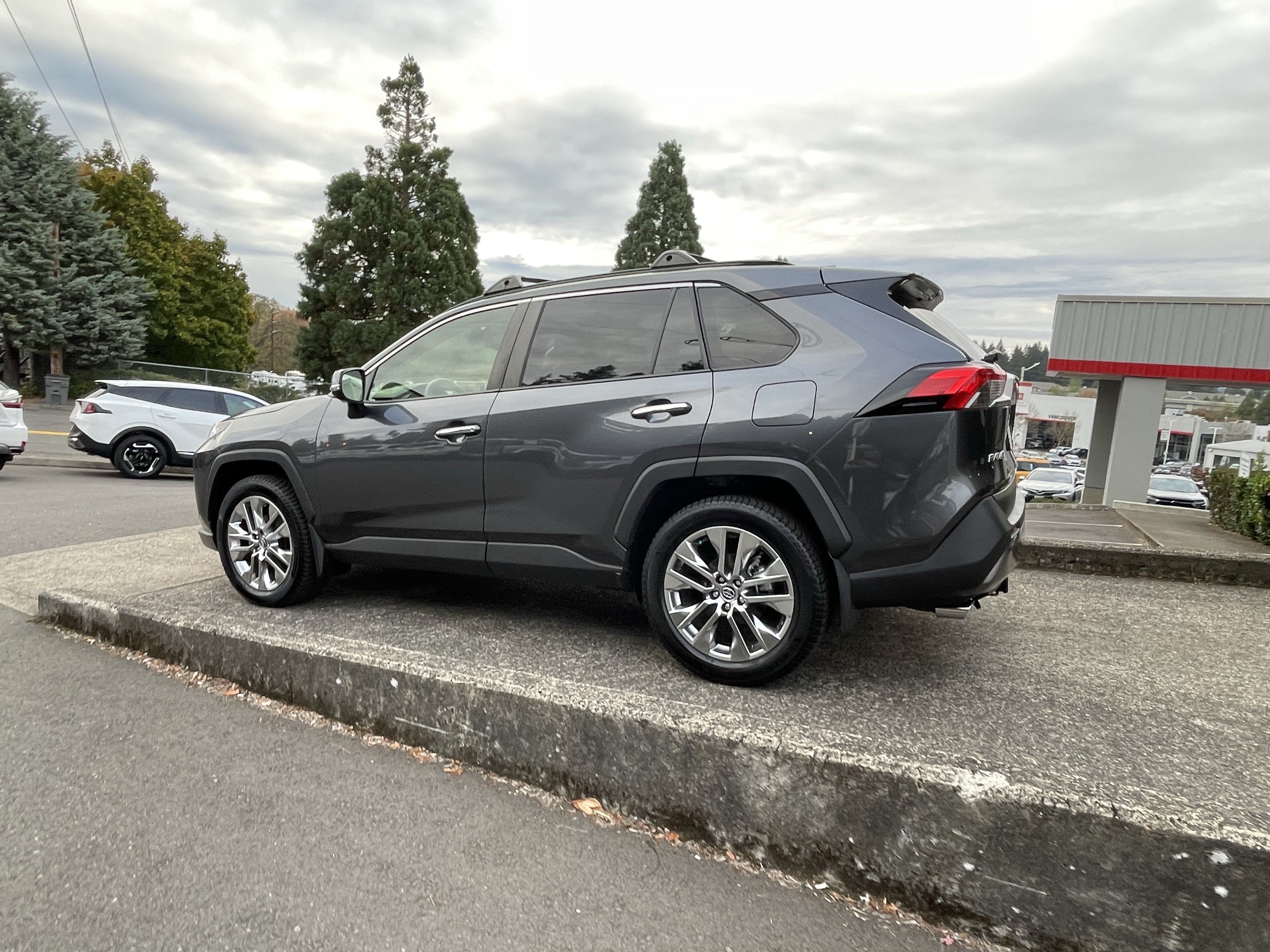 Certified 2021 Toyota RAV4 Limited AWD/4WD image 5
