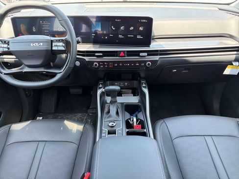 New 2026 Kia Sorento S FWD image 9
