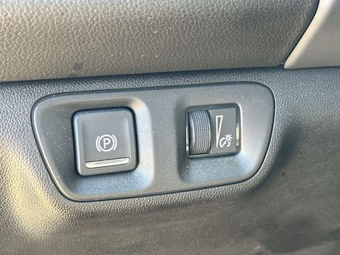 Certified 2023 GMC Acadia SLE w/ Driver Convenience Package image 17