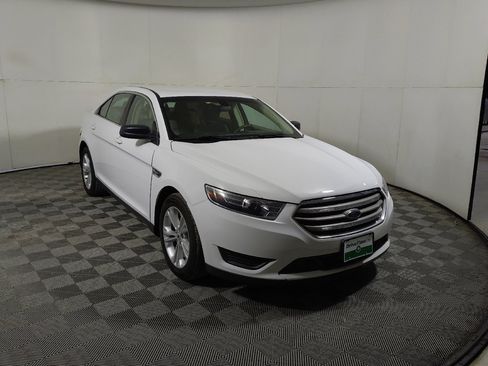 Used 2018 Ford Taurus SE image 14