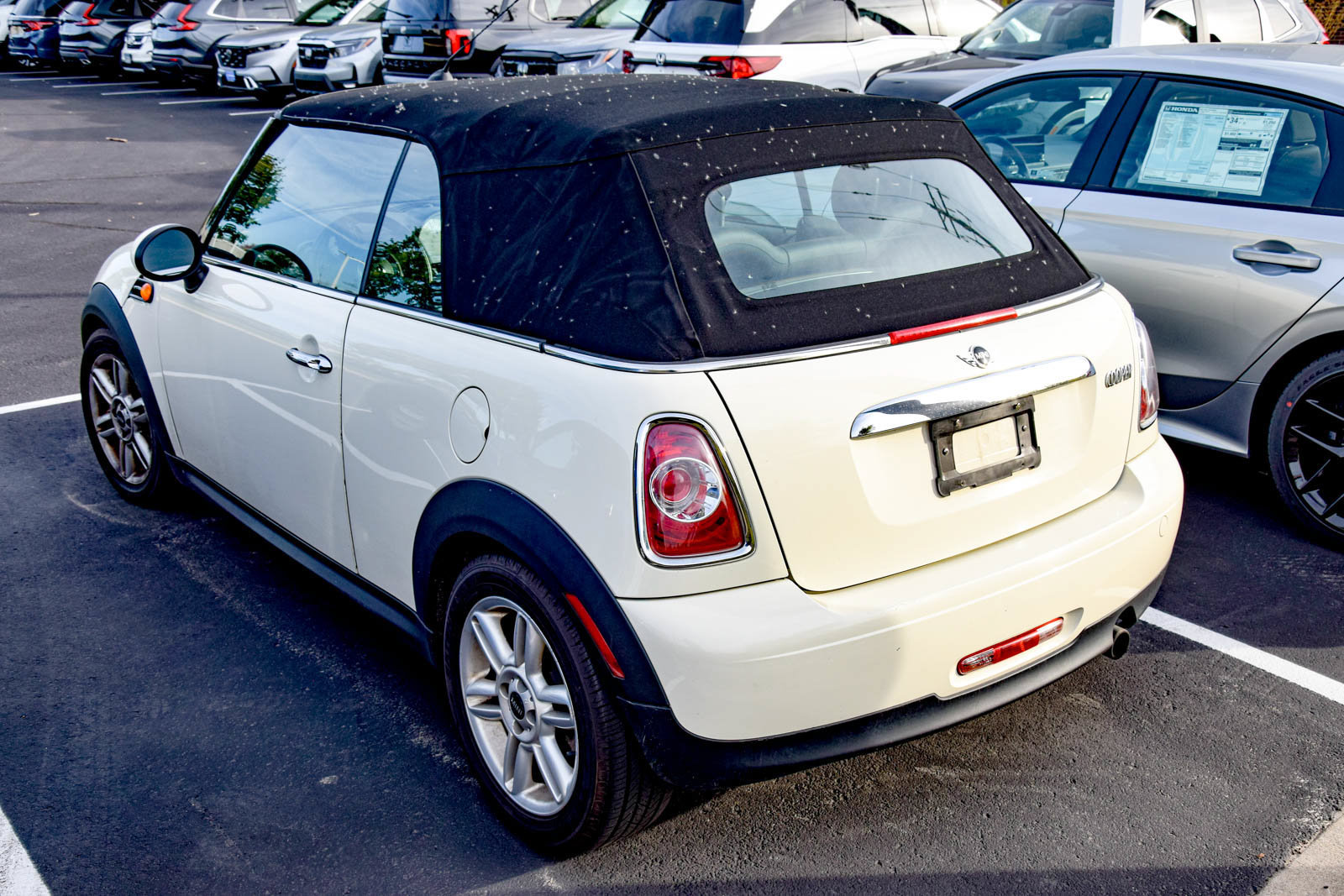 Used 2011 MINI Cooper Convertible FWD image 17