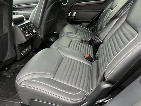 Certified 2024 Land Rover Discovery Metropolitan Edition image 36