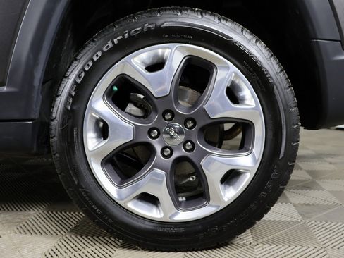 Used 2019 Jeep Compass Limited w/ Safety & Security Group image 16