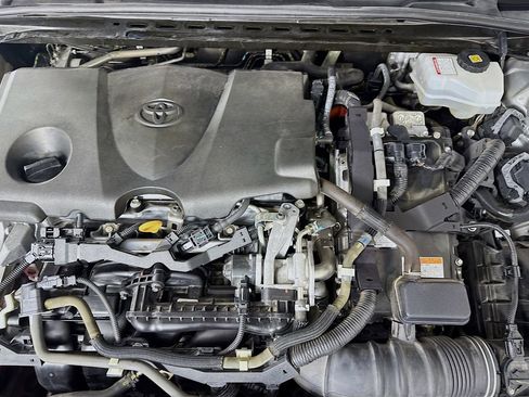 Used 2019 Toyota Camry SE w/ Sunroof Package image 39