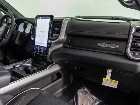 New 2026 RAM 2500 Laramie AWD/4WD image 42