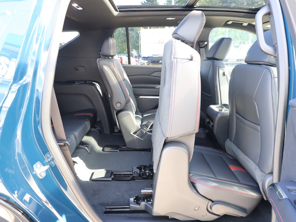 New 2027 Chevrolet Traverse RS AWD/4WD image 37