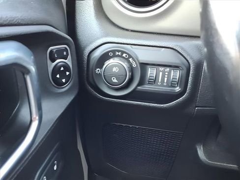 Used 2021 Jeep Gladiator Sport image 19