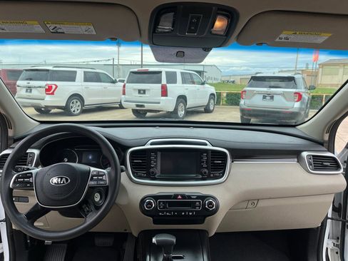 Used 2019 Kia Sorento AWD V6 image 11