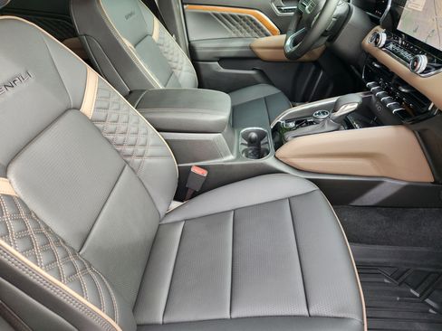 Certified 2026 GMC Canyon Denali image 14