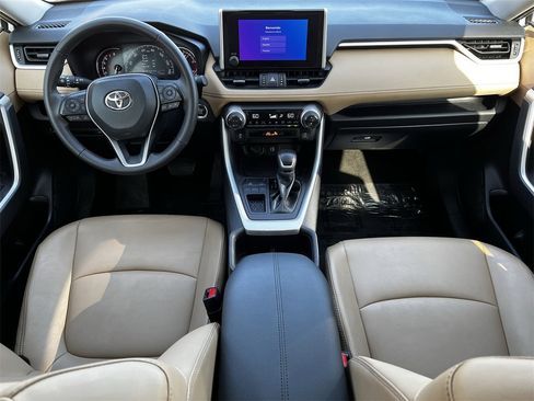 Used 2023 Toyota RAV4 XLE Premium image 9