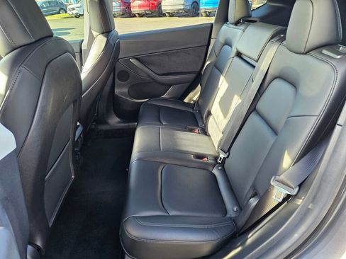 Used 2021 Tesla Model Y Long Range image 9