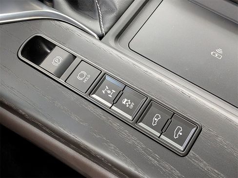 New 2025 Lexus LX 600 4WD w/ Luxury Package image 32