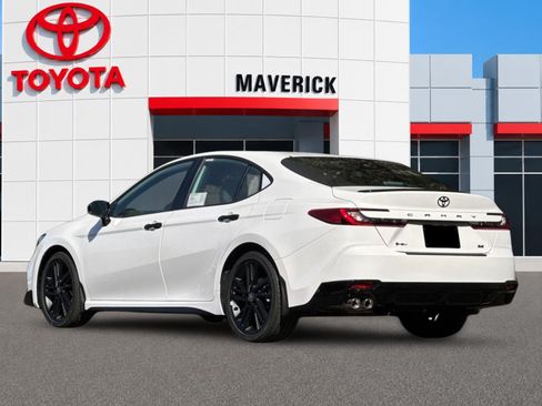 New 2026 Toyota Camry Hybrid FWD image 3