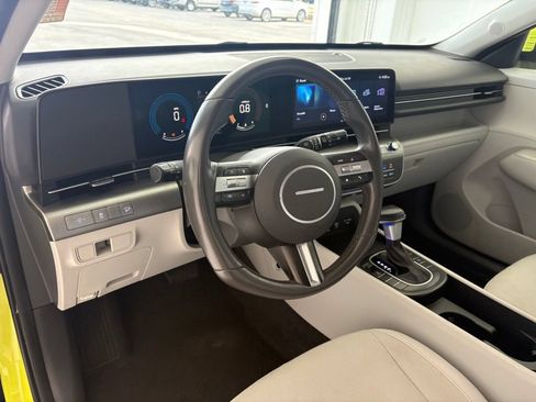 Used 2024 Hyundai Kona SEL AWD/4WD image 2