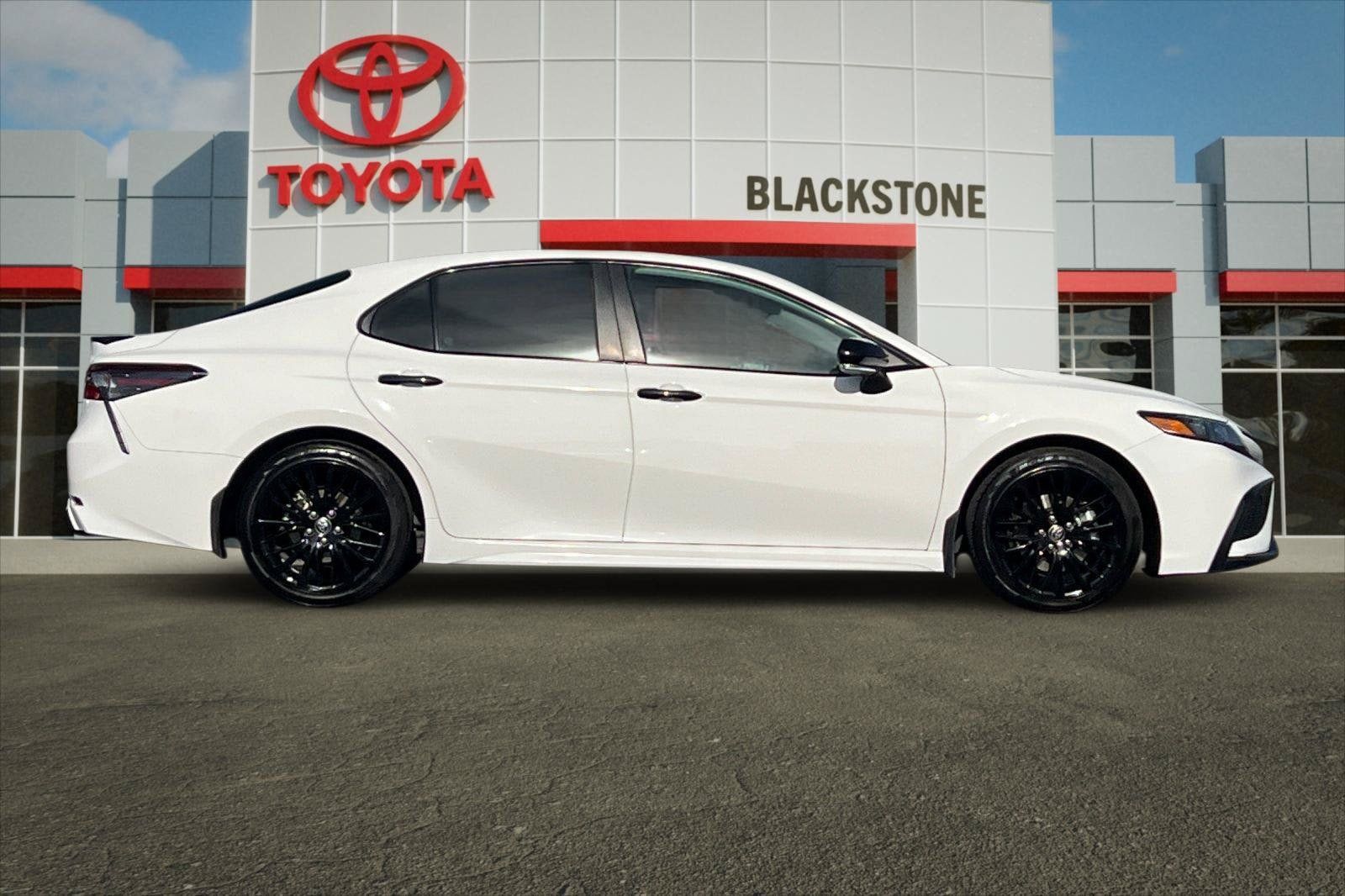Certified 2022 Toyota Camry SE FWD image 2