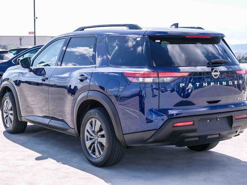 Used 2024 Nissan Pathfinder SV FWD image 6