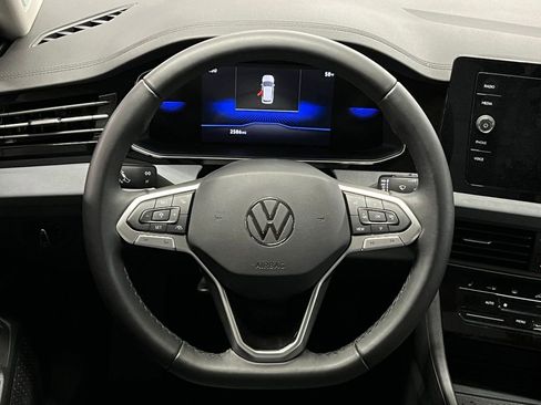 New 2025 Volkswagen Jetta SE image 9