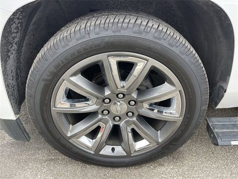 Used 2019 Chevrolet Suburban Premier image 2