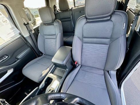 Used 2022 Nissan Frontier SV w/ Technology Package image 11