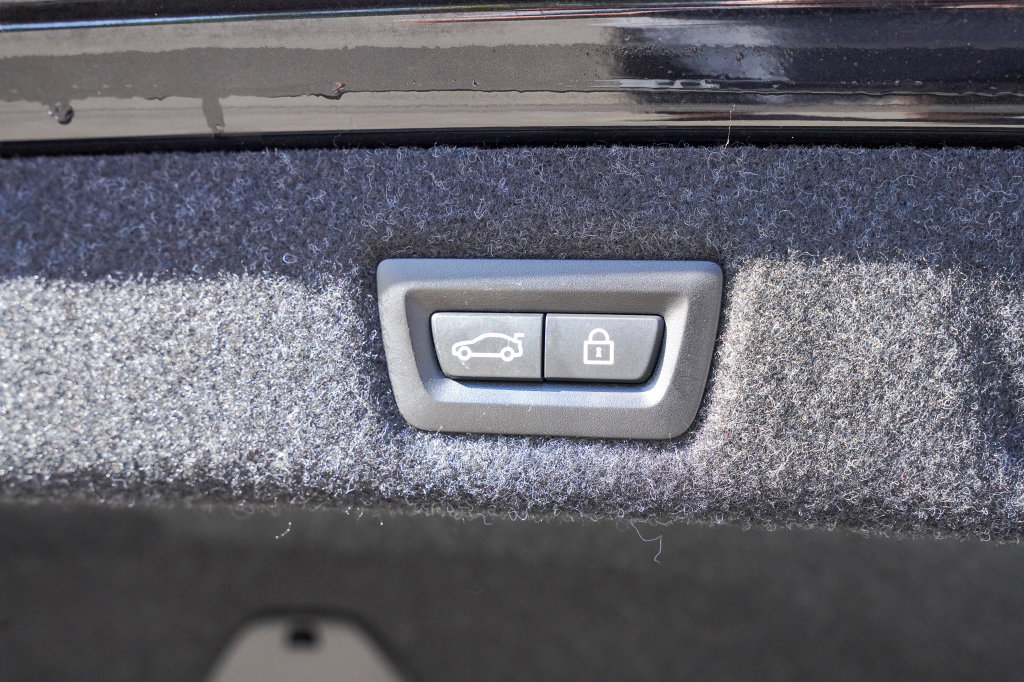 Used 2018 BMW M550i xDrive AWD/4WD image 33