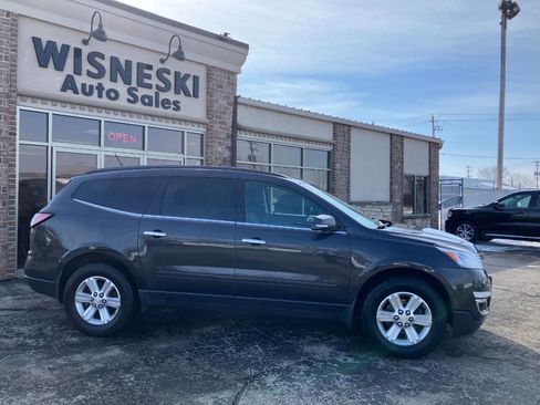 Used 2013 Chevrolet Traverse LT image 2