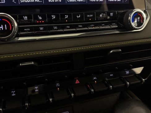 Used 2023 Chevrolet Colorado ZR2 w/ ZR2 Convenience Package III image 17