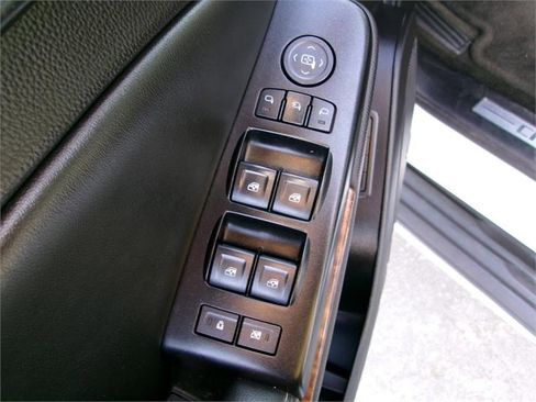 Used 2016 Chevrolet Suburban LTZ image 19