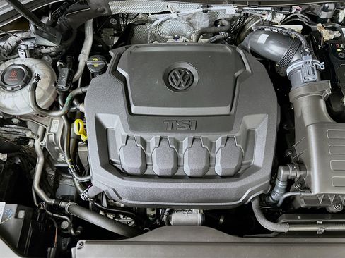 Used 2022 Volkswagen Tiguan S image 32