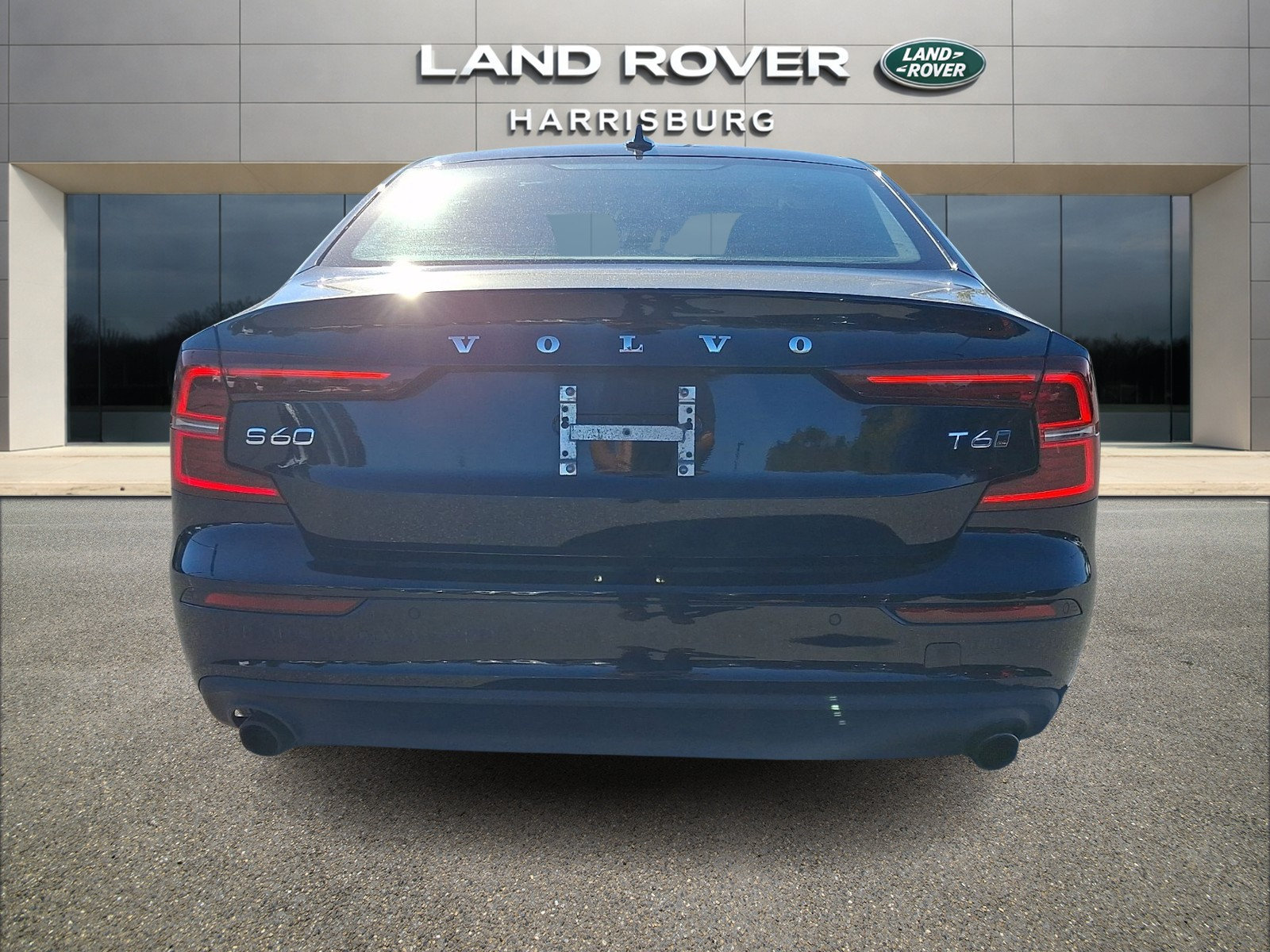 Used 2020 Volvo S60 T6 Momentum AWD/4WD image 3