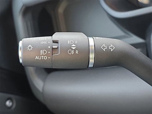 New 2026 Land Rover Defender 130 X-Dynamic SE image 27