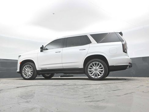 Used 2024 Cadillac Escalade Premium Luxury AWD/4WD image 24