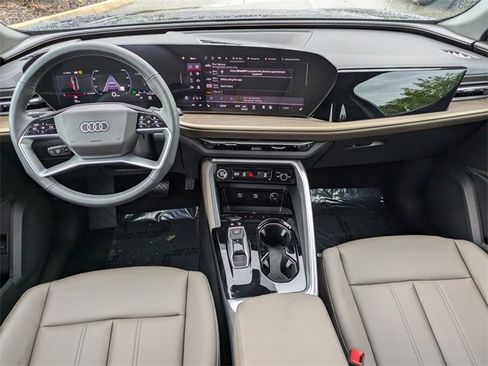 Used 2025 Audi Q5 Premium w/ Convenience Package image 4